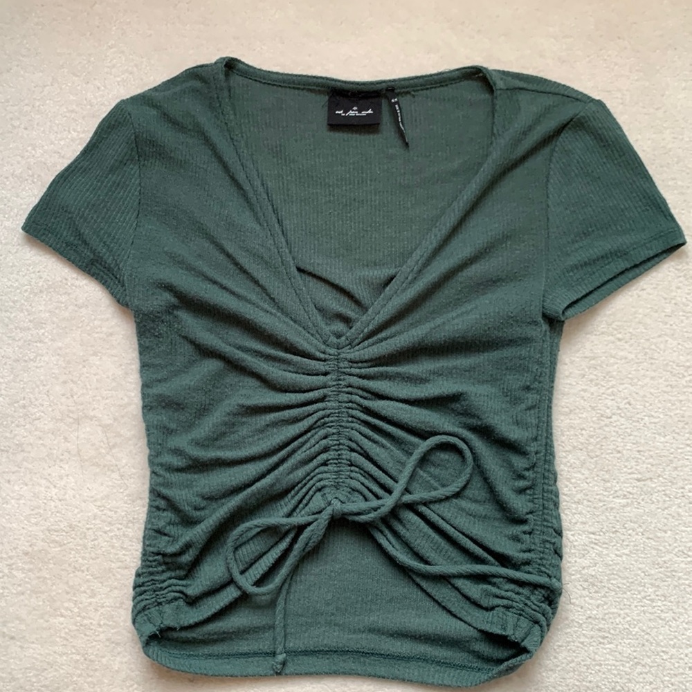 Urban outfitters green crop tee